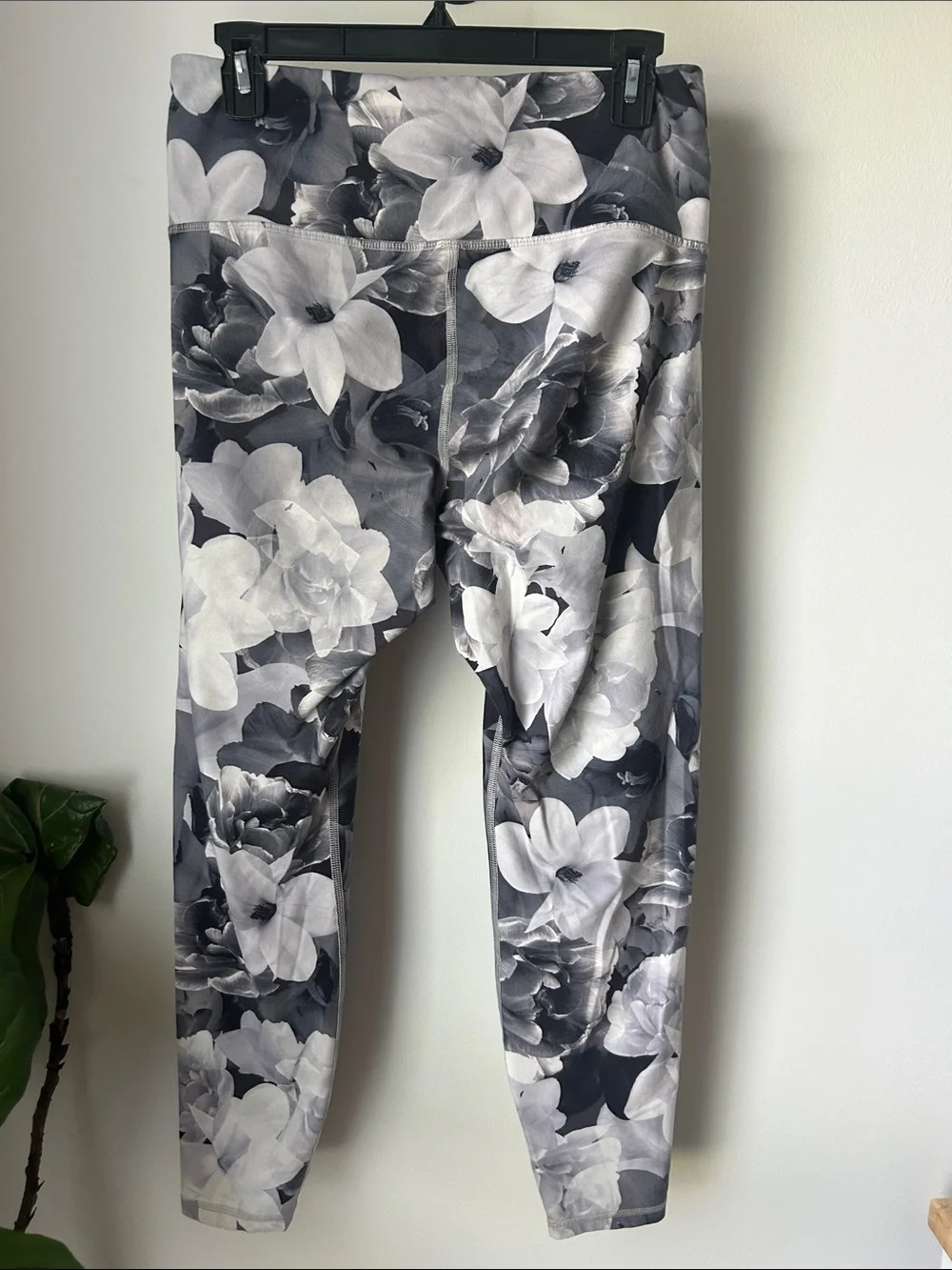 Black & White Floral Active Leggings